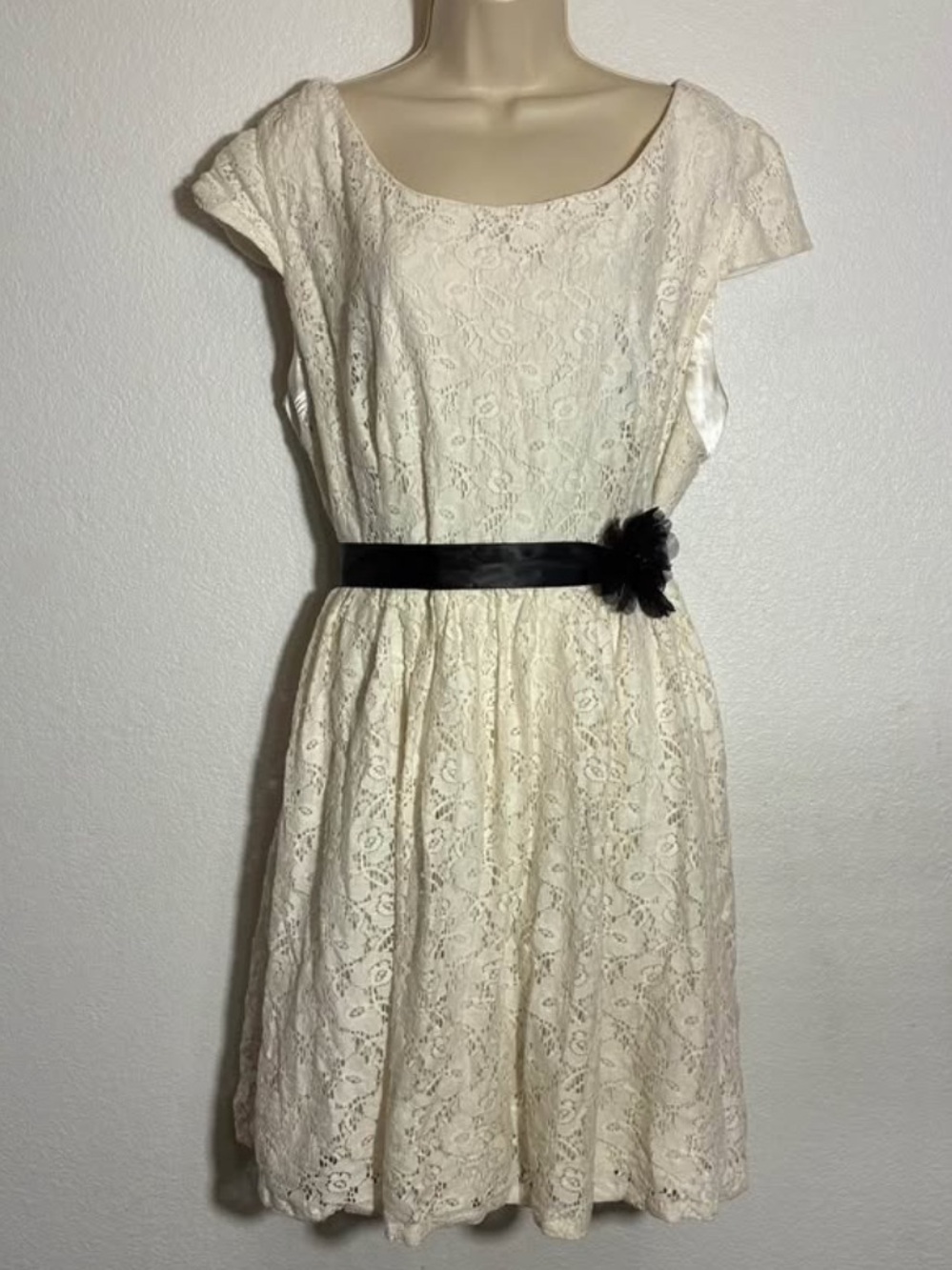 Pompous Girly Ivory Lace Fit-and-Flare Dress with Black Sash Size 20W